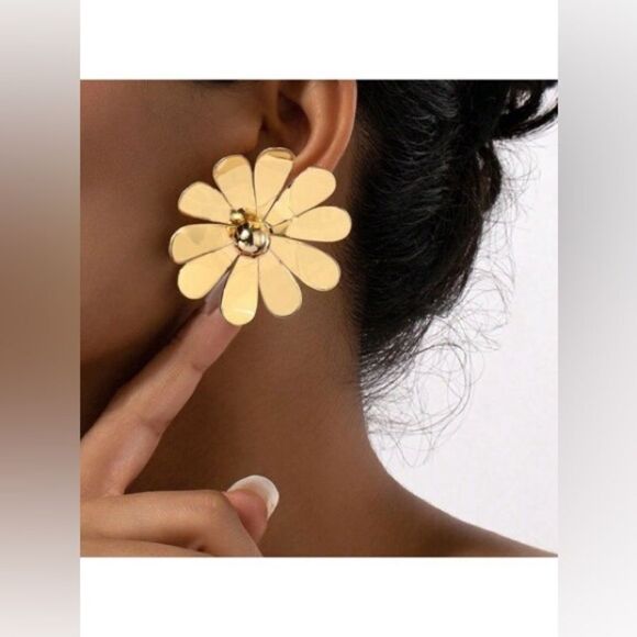 Gold Flower Statement Earrings A984 - Picture 2 of 3